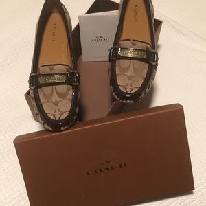 Women’s coach driving shoe ,stunning.worn once